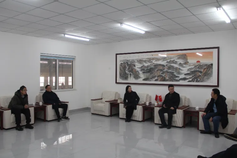 استقبال از هیئتی از دانشگاه معماری شاندونگ برای بازدید از کارخانه و کاوش در همکاری